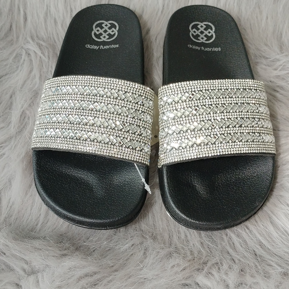 Daisy Fuentes Vegan Ladies Slip on Size 7,